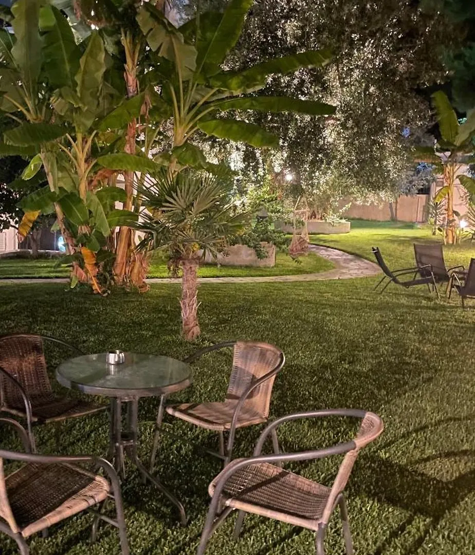 Mola Papaya Studios Mola Kalyva